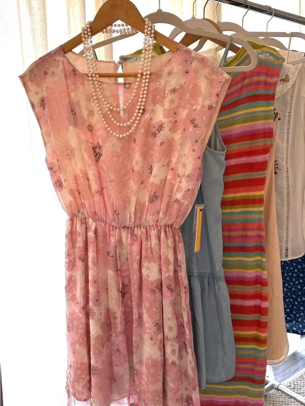 Alice + Olivia •	sleeveless crew